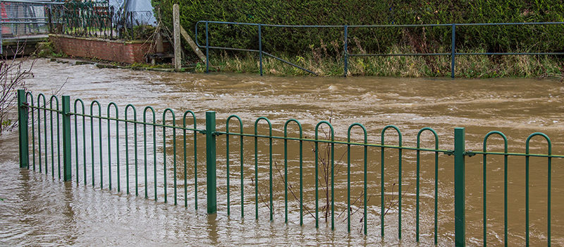 Cómo bombear agua de una inundación